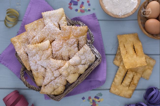CHIACCHIERE: traditional Italian fried pastries 
