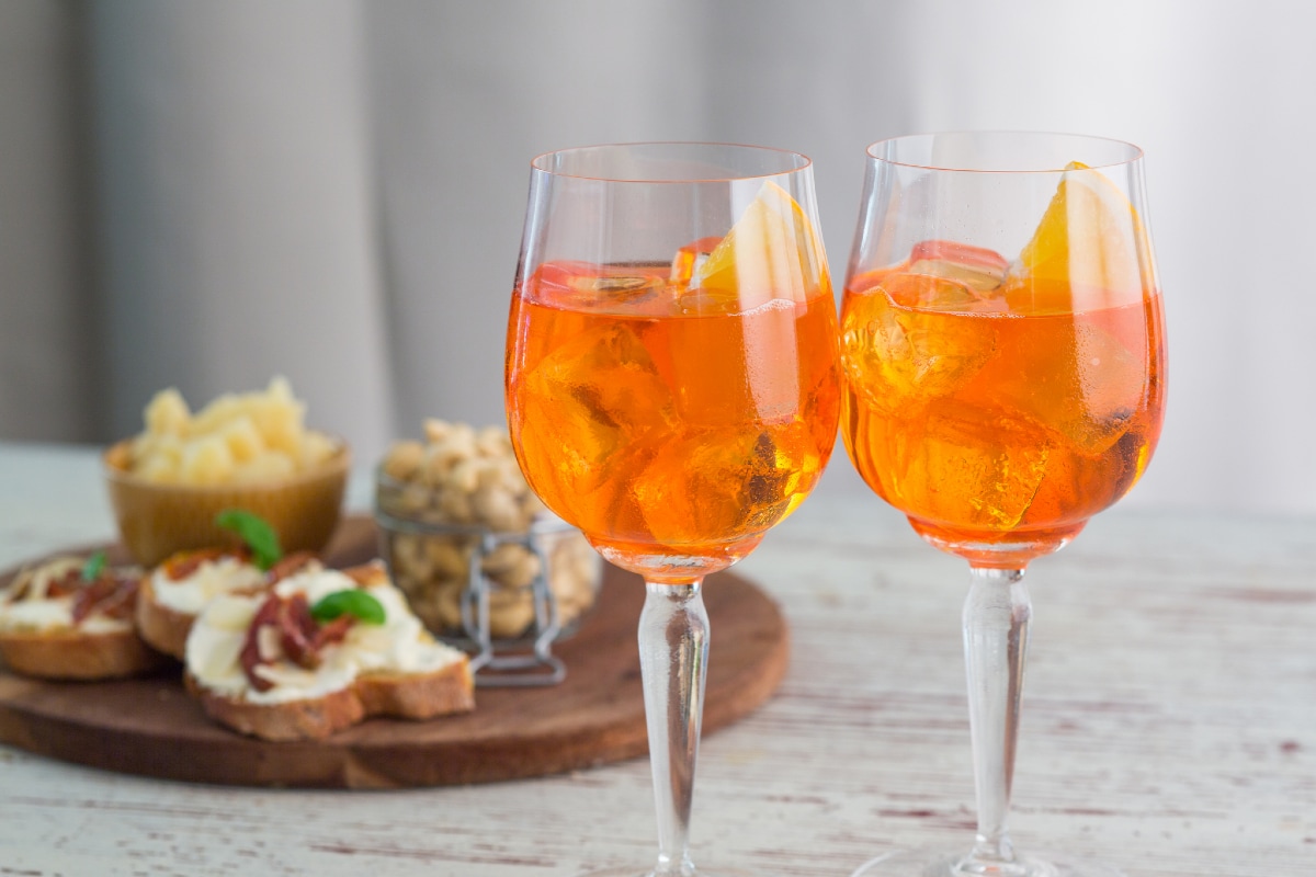 Spritz cocktail - Italian recipes by GialloZafferano