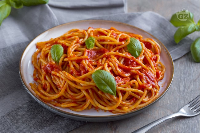 Spaghetti With Tomato Sauce Italian Recipes By Giallozafferano