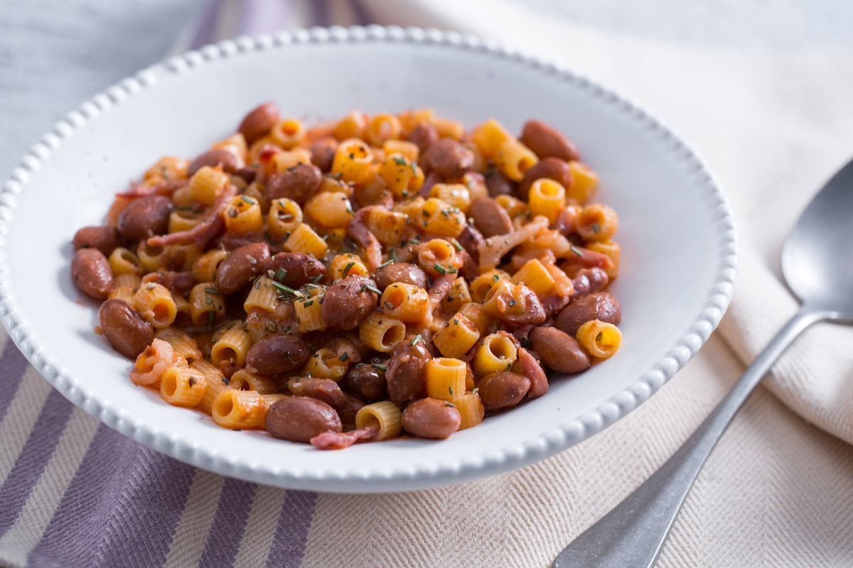 Pasta and beans - Italian recipes by GialloZafferano