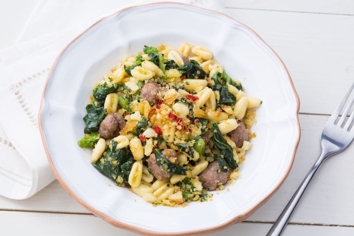 https://www.giallozafferano.com/images/239-23990/Cavatelli-with-sausage-and-broccoli-rabes_1200x800.jpg