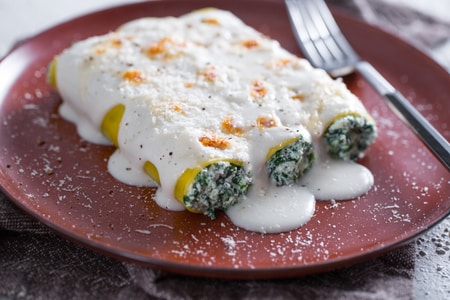 https://www.giallozafferano.com/images/251-25103/Spinach-and-ricotta-cannelloni_450x300.jpg