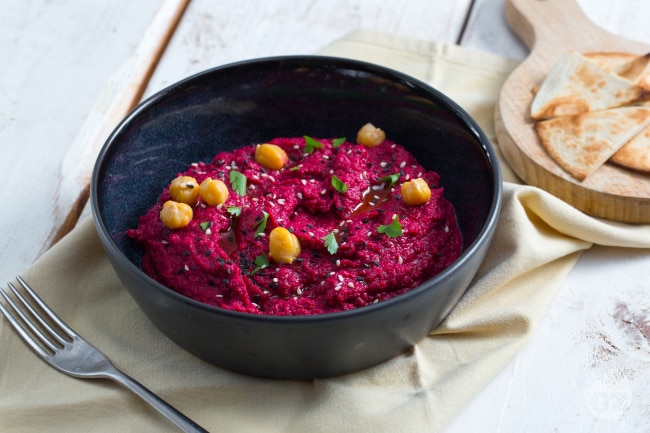 Beetroot hummus - Italian recipes by GialloZafferano