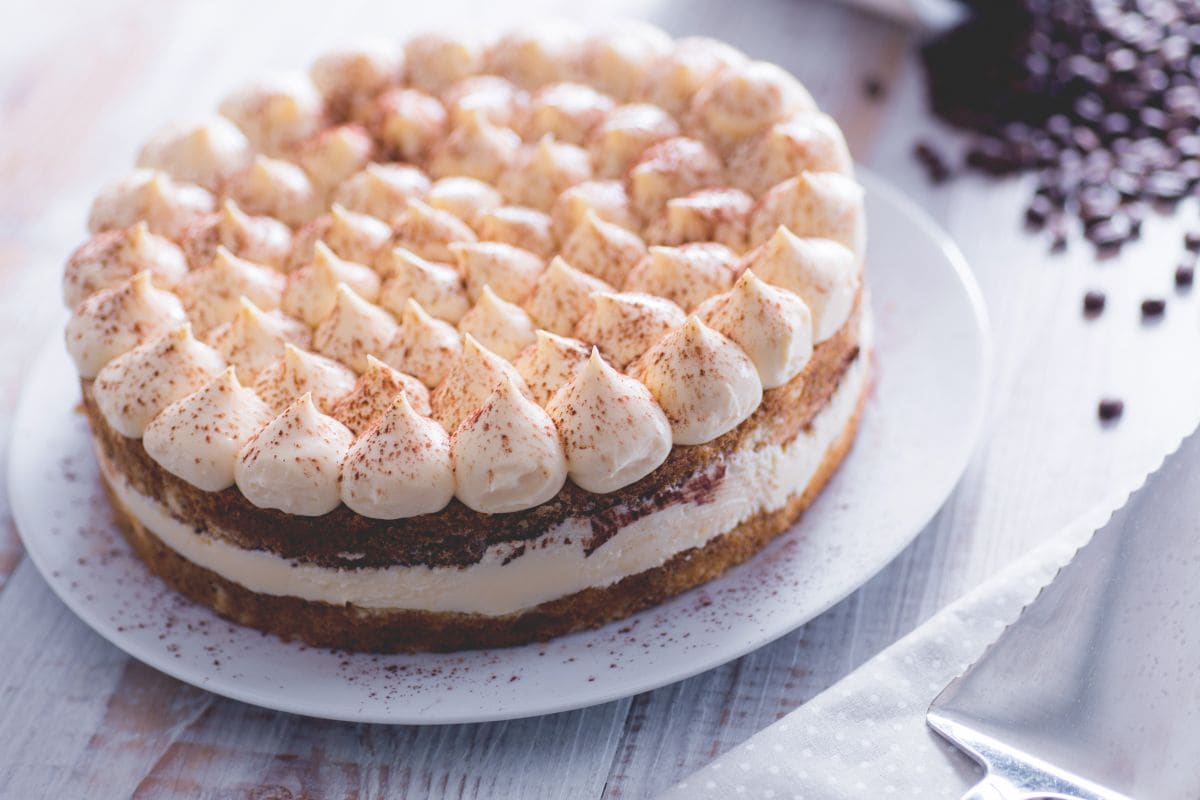 Tiramisu Poke Cake | Recipe | Cake mix recipes, How sweet eats, Poke cake