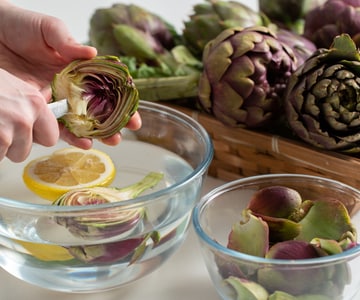 How to clean artichokes