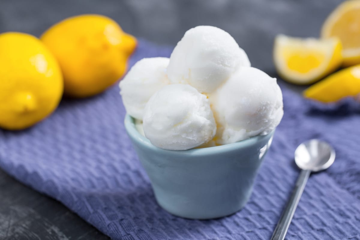 Lemon Ice Cream - Italian recipes by GialloZafferano