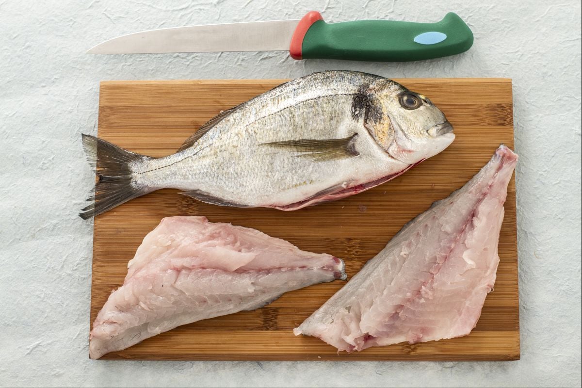 How to clean the sea bream