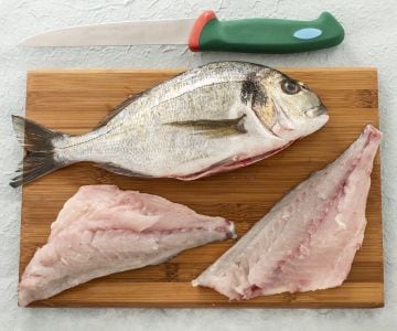 How to clean the sea bream