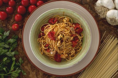 Spaghetti all'acqua pazza (with fish and cherry tomatoes)