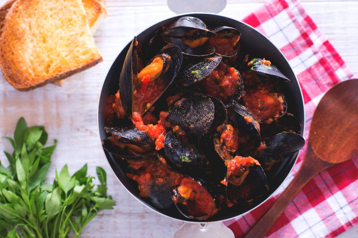 Cozze alla tarantina (Mussels Taranto Style)