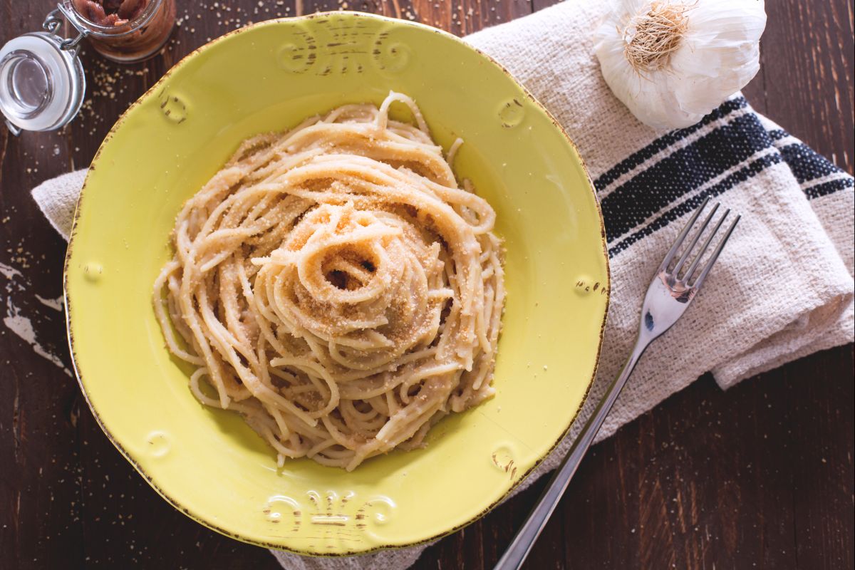 Spaghetti with Anchovies and Breadcrumbs