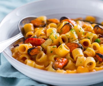 Pasta with potatoes and mussels