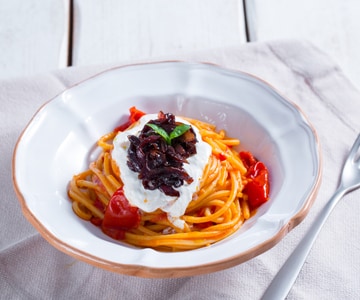 Spaghetti with Tomato and Caramelized Onions