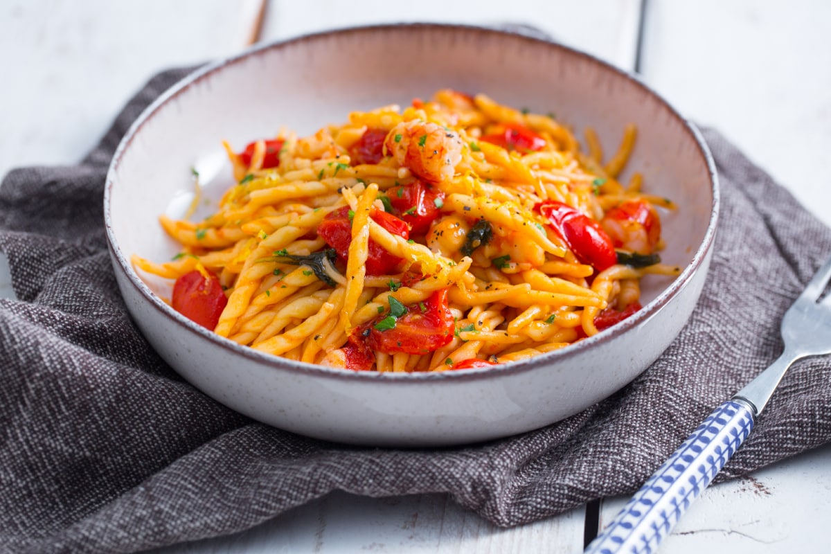 Pasta with Cherry Tomatoes and Shrimp