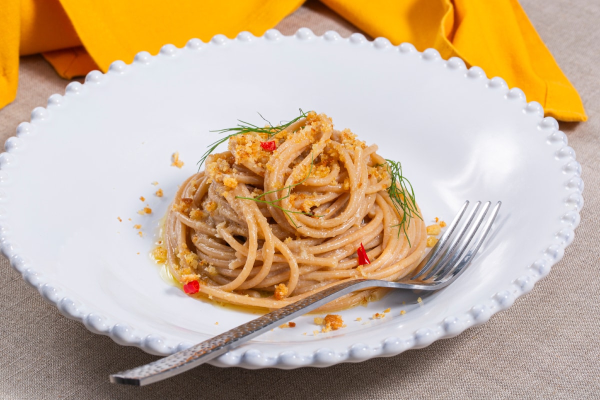 Spaghetti with anchovy sauce