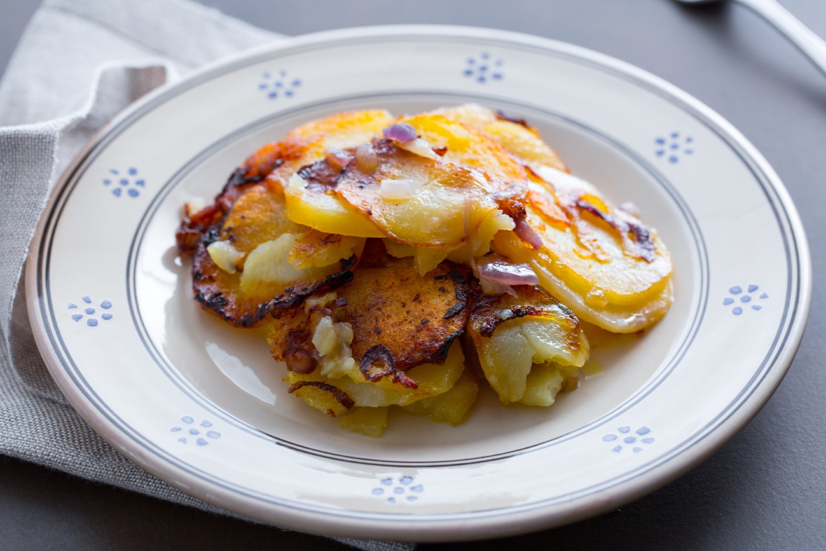 Potatoes 'mpacchiuse with onion