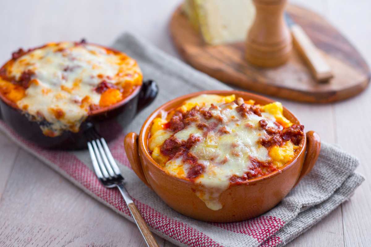 Polenta with sausage and cheese