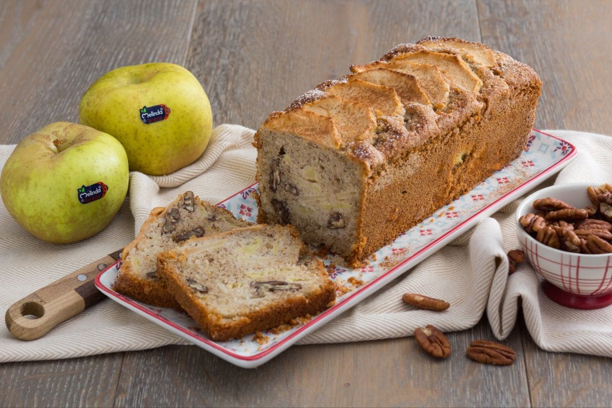 Gluten-free Apple and Pecan Plumcake