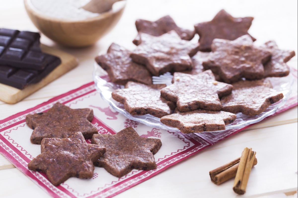 Crunchy Stars with Chocolate and Cinnamon