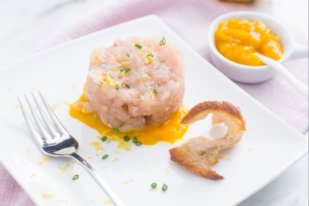 Amberjack tartare with mango sauce