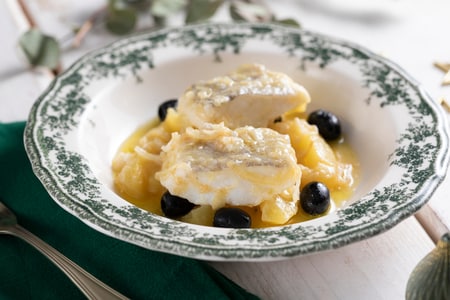 Cod with potatoes and olives