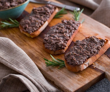 Tuscan crostini with liver pâté