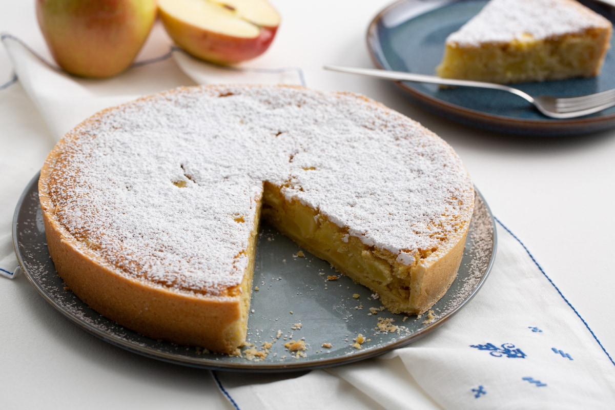 Apple Heart Cake