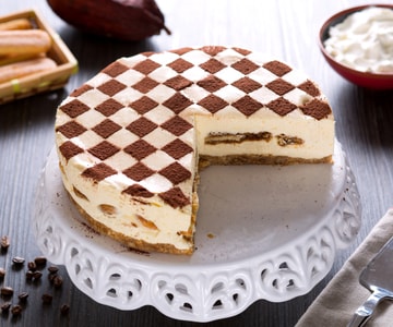 Tiramisu cheesecake with ladyfingers