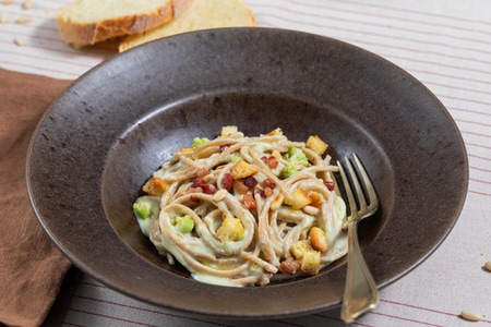 Spaghetti with Romanesco broccoli and bacon