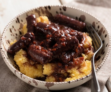 Sausage with red wine and polenta