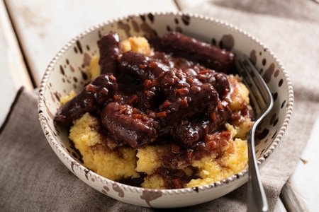 Sausage with red wine and polenta