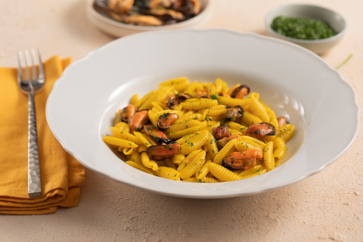 Pasta with Mussels and Saffron