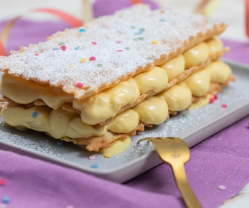 Mille-feuille of chiacchiere with cream and pears