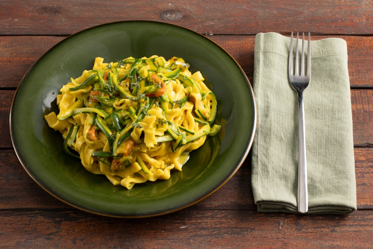 Tagliatelle with zucchini blossoms