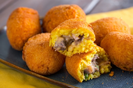 Arancini with meat and béchamel