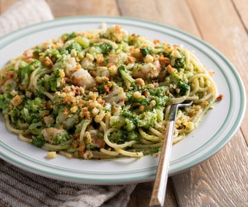 Spaghetti with broccoli and shrimp